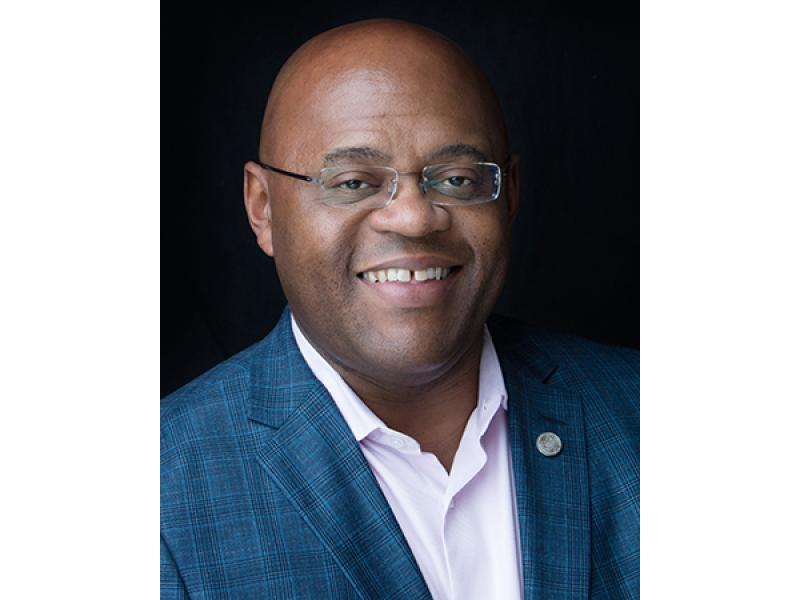 Alumni Mo Cowan