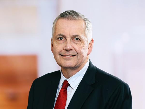 Professional Cropped Herling Daniel Mintz