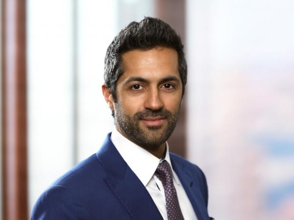 Professional Cropped Melwani Dinesh Mintz