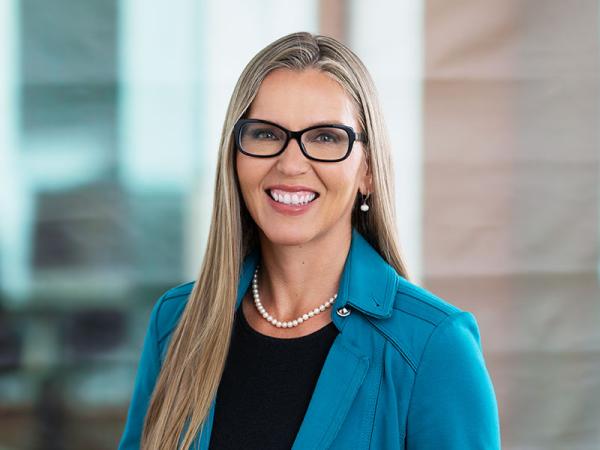 Lara Compton Headshot